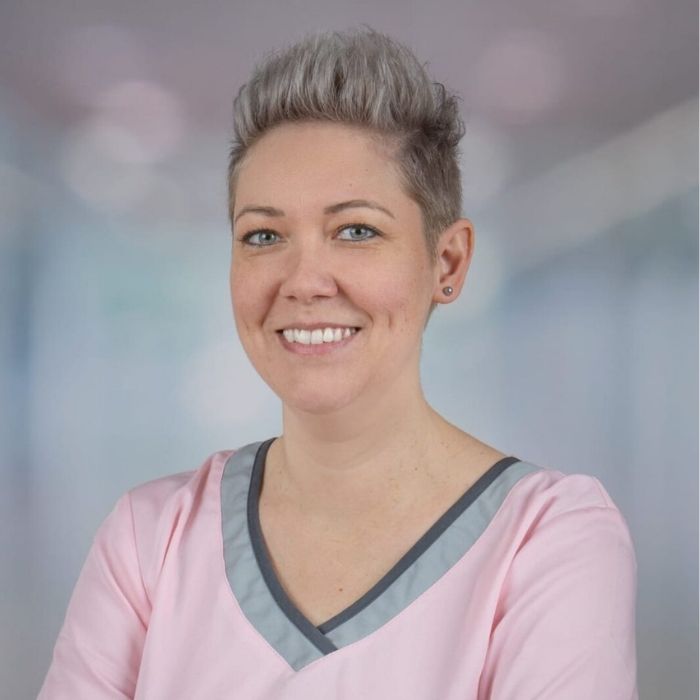 Aroma Touch Technique Behandlung mit ätherischen Ölen bei Iris Kosmetik Wiener Neustadt