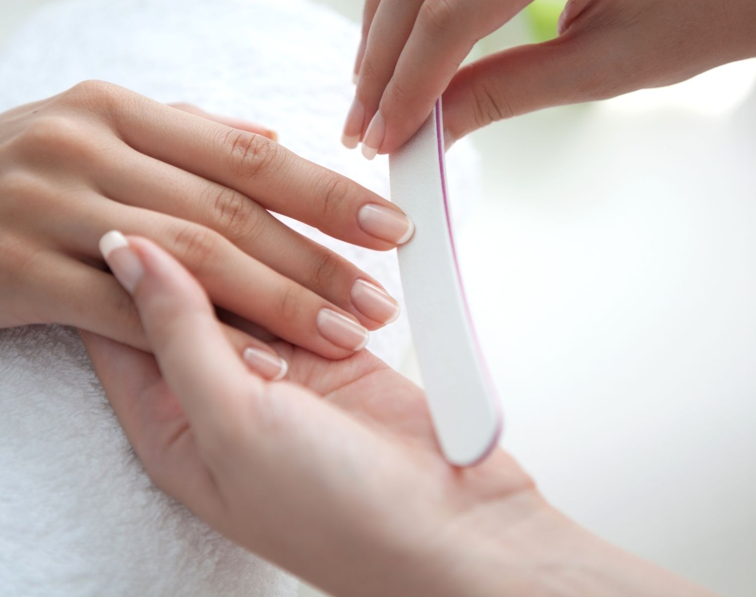 Maniküre im Kosmetikstudio in Wiener Neustadt – professionelle Hand- und Nagelpflege für ein gepflegtes Erscheinungsbild