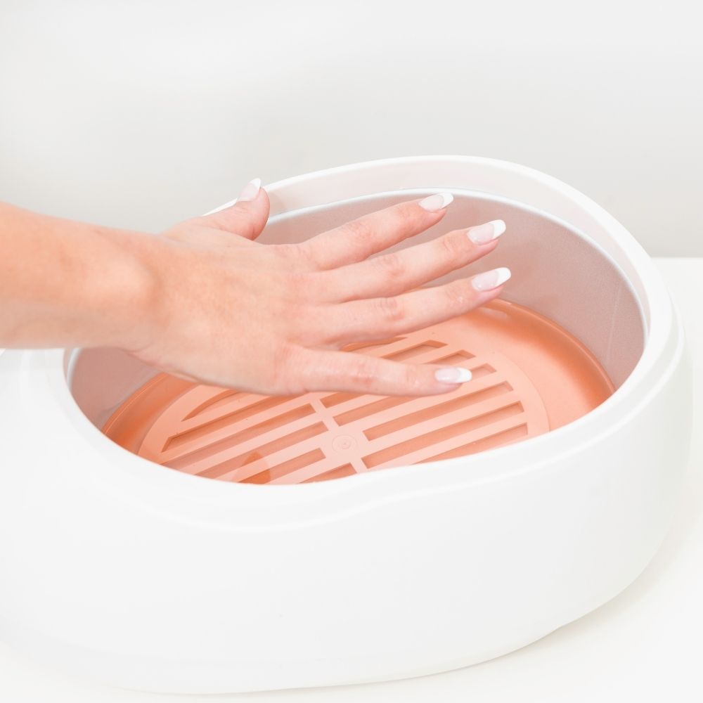 Maniküre mit Paraffinbad im Kosmetikstudio in Wiener Neustadt – intensive Feuchtigkeitspflege für weiche, geschmeidige Haut